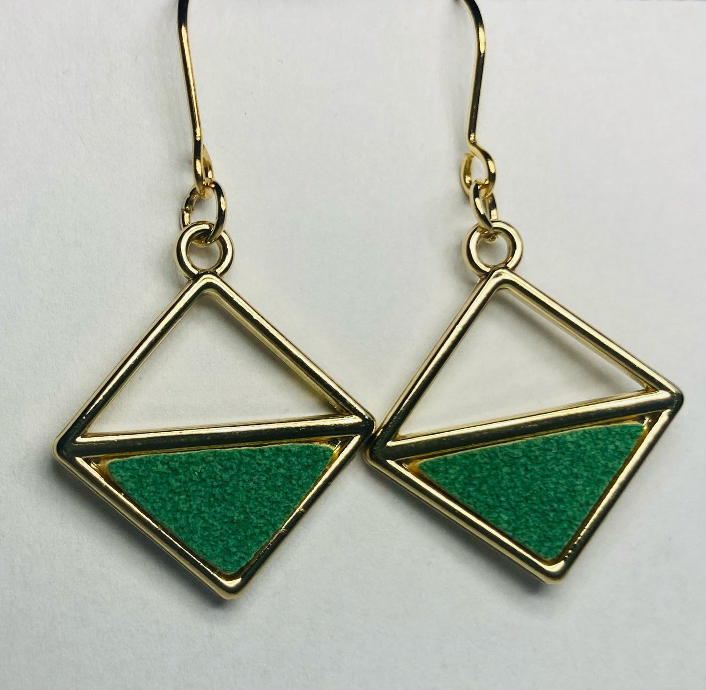 Handmade - Oorbellen vierkantjes licht goud