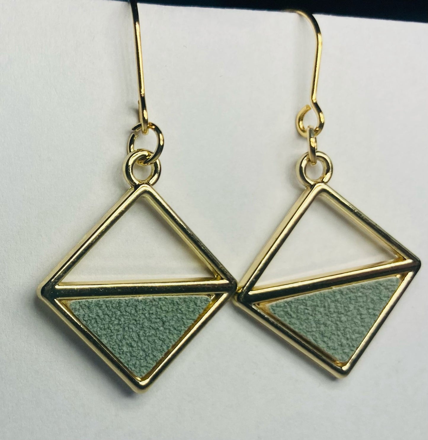 Handmade - Oorbellen vierkantjes licht goud