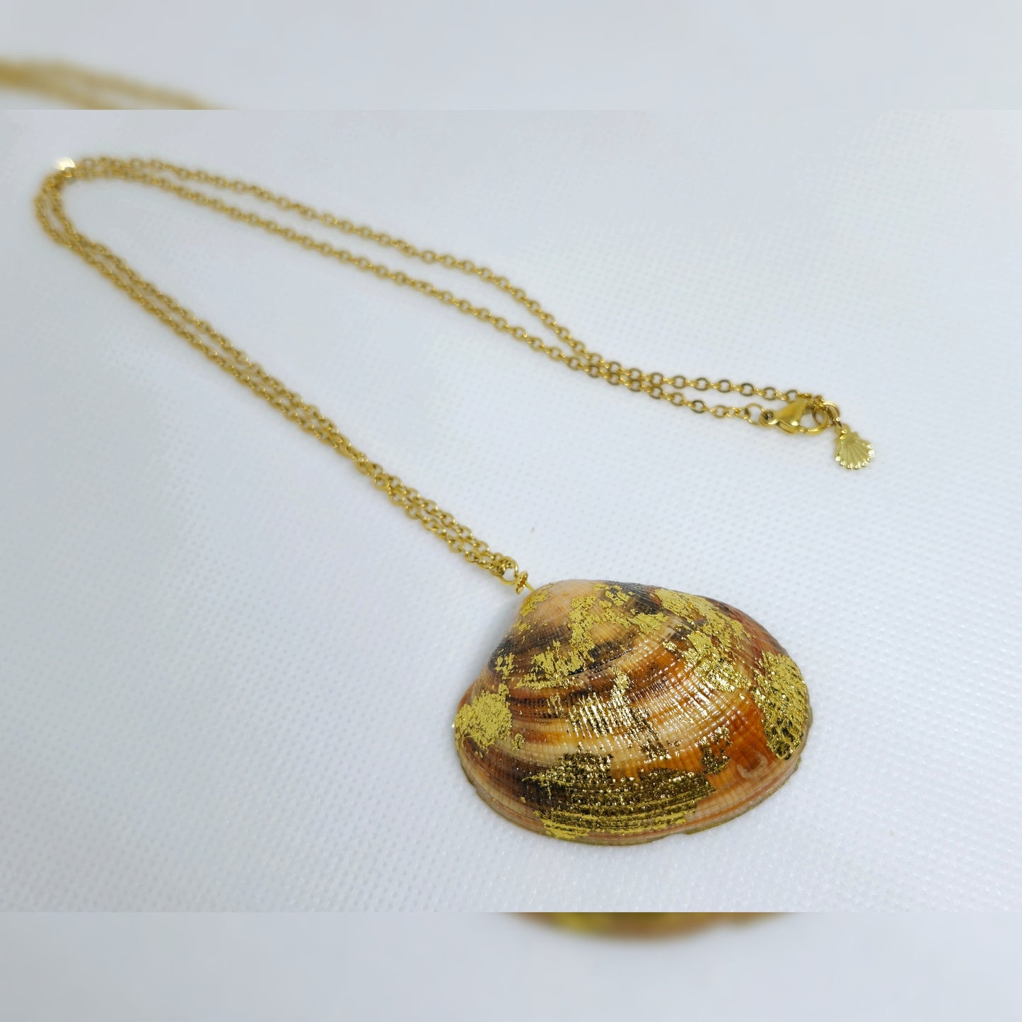 Ketting schelp met goud