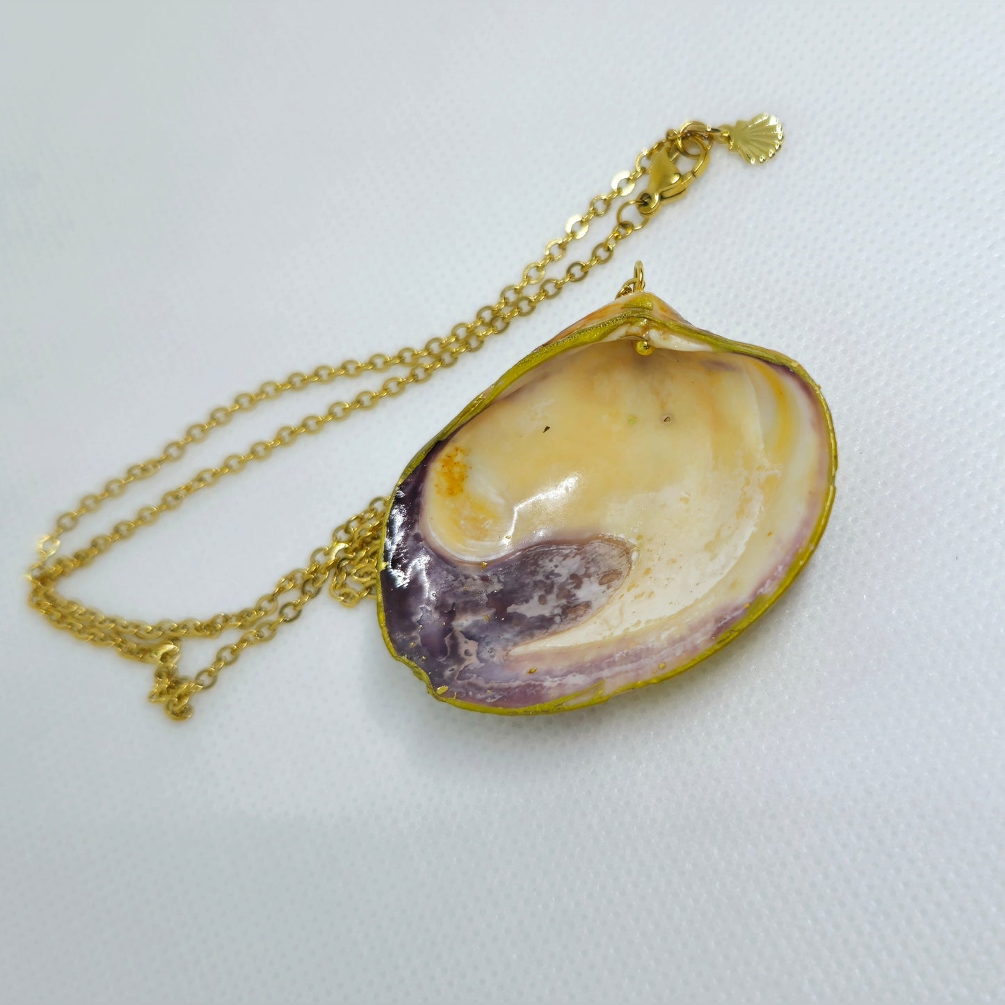 Ketting schelp met goud