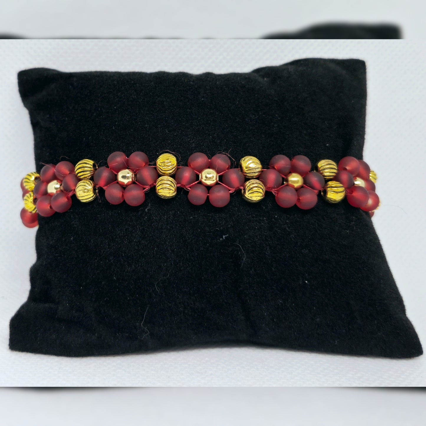 Rode bloemen armband