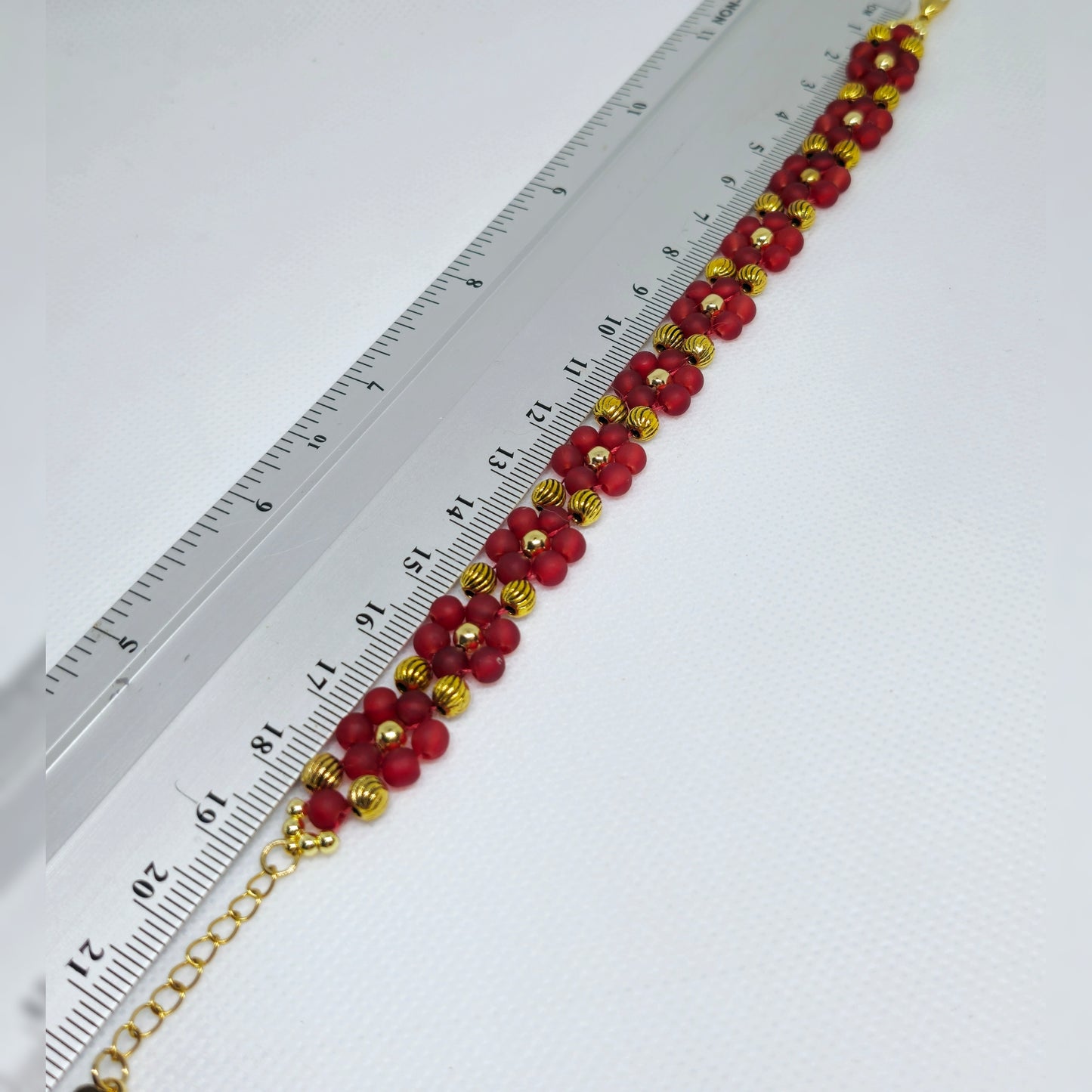 Rode bloemen armband