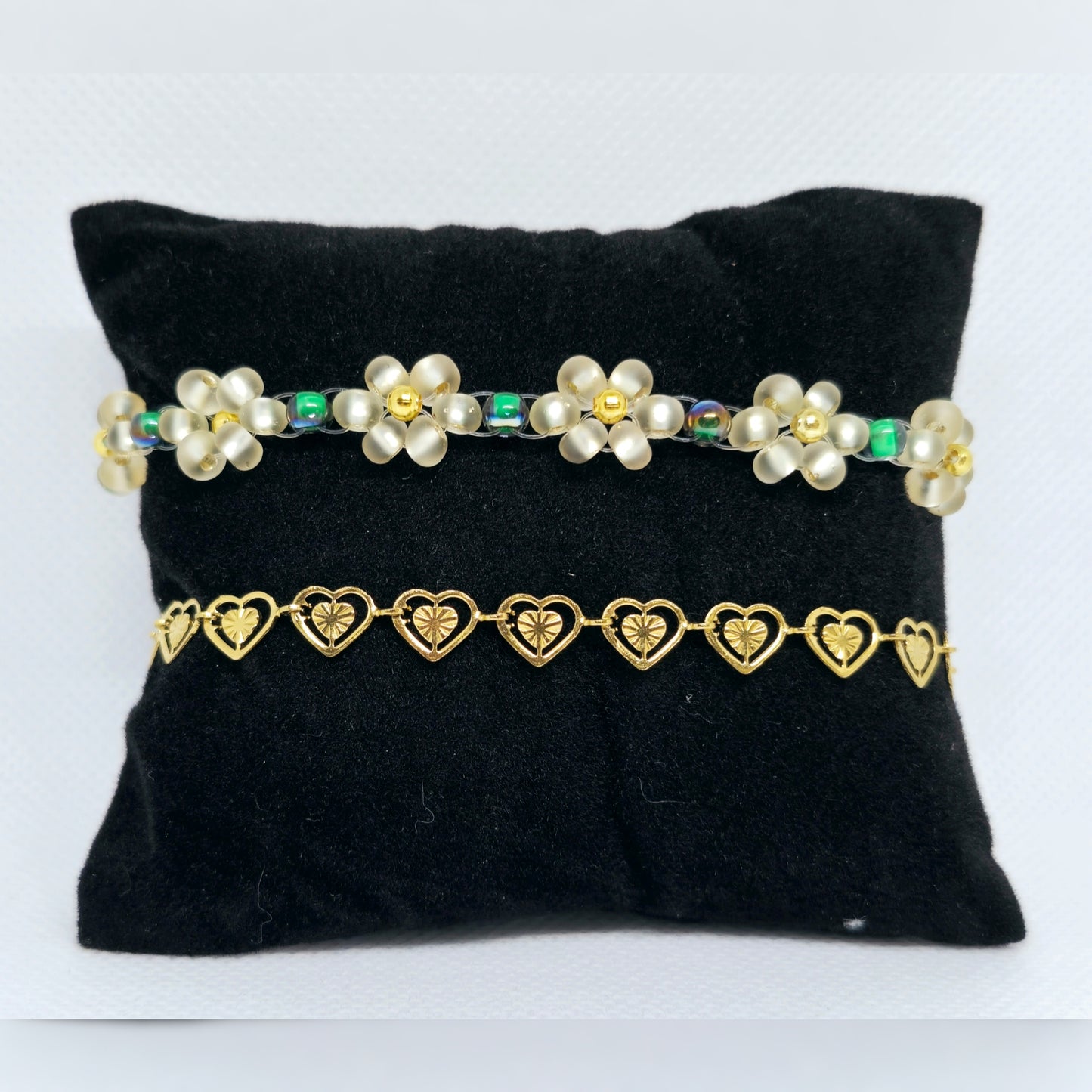 Ambandenset bloemen met groen