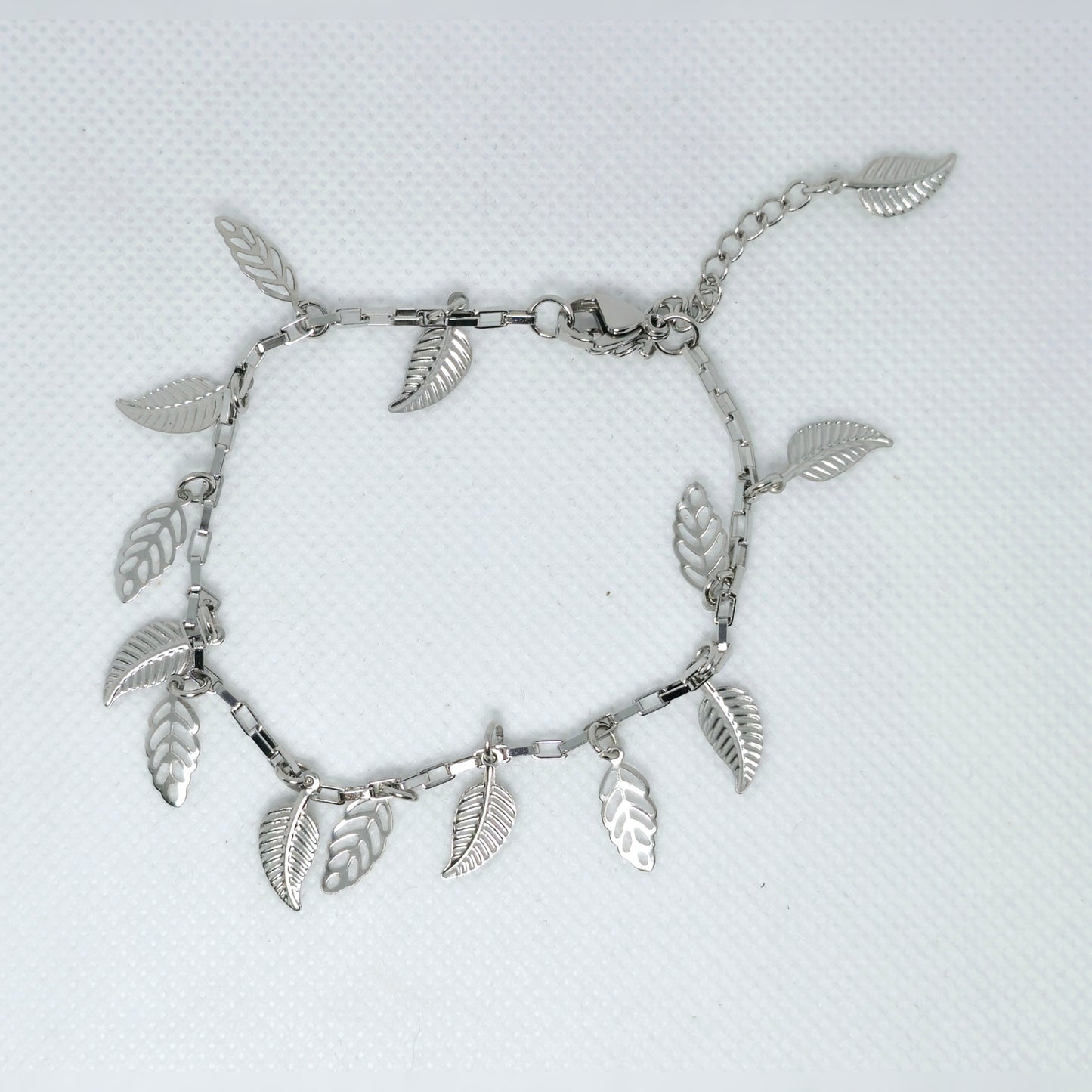 Armband zilverkleurig blaadjes