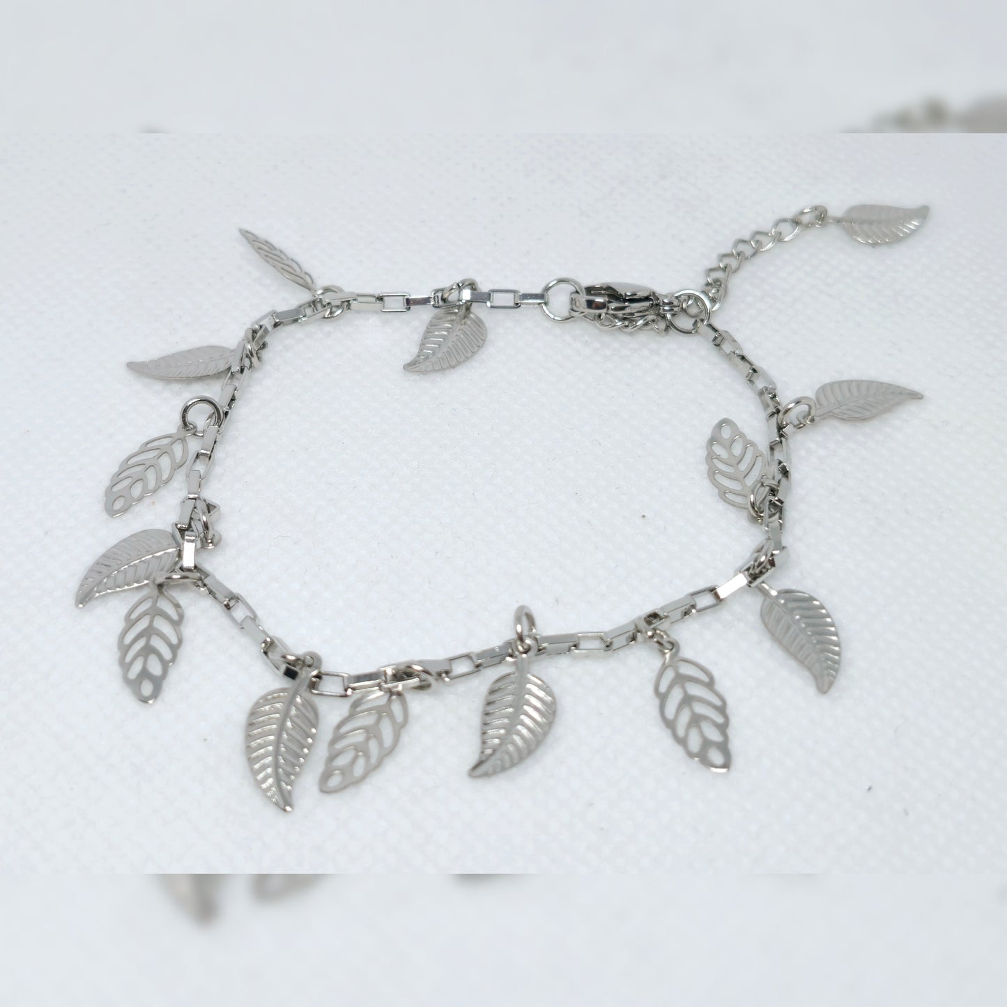 Armband zilverkleurig blaadjes