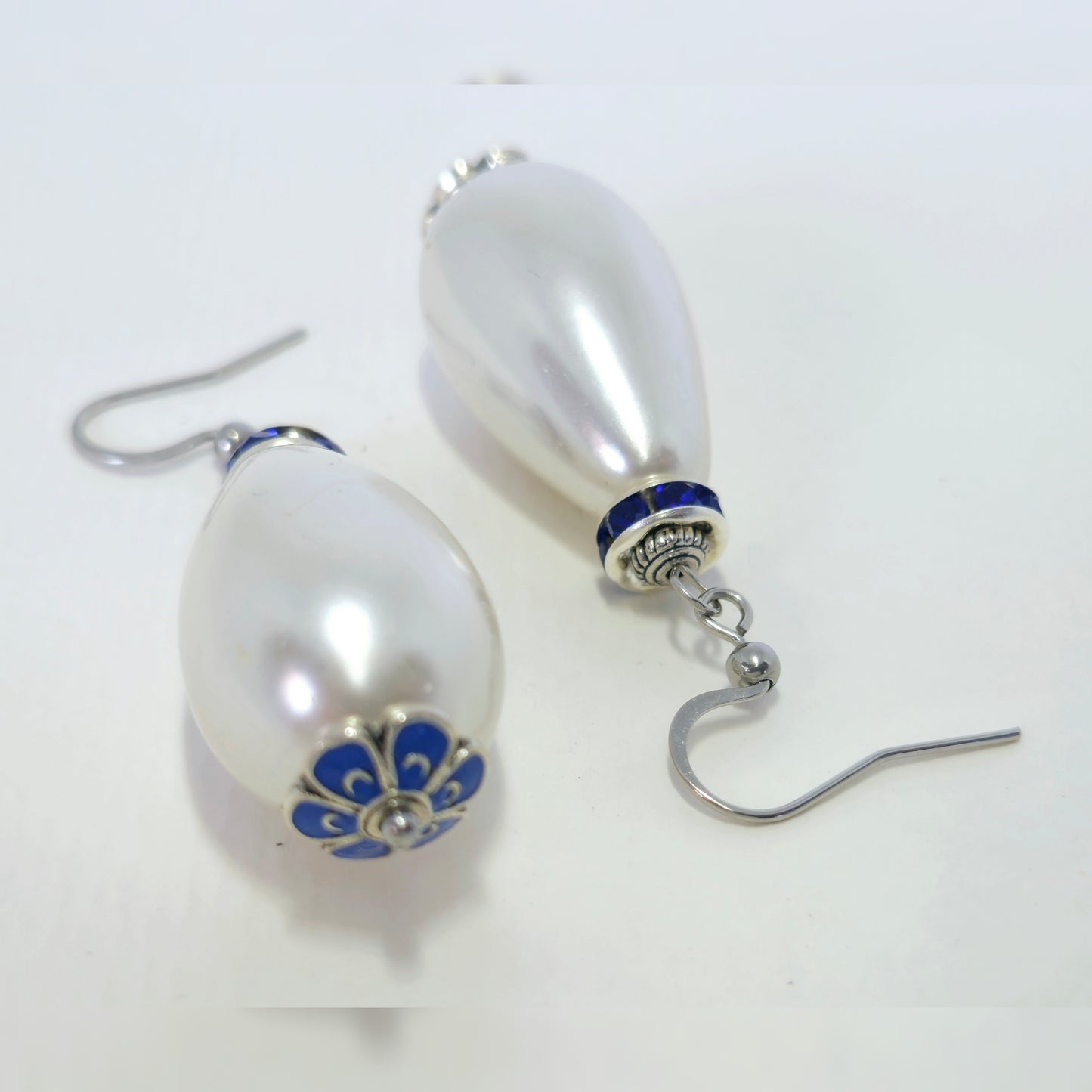 Blue pearls