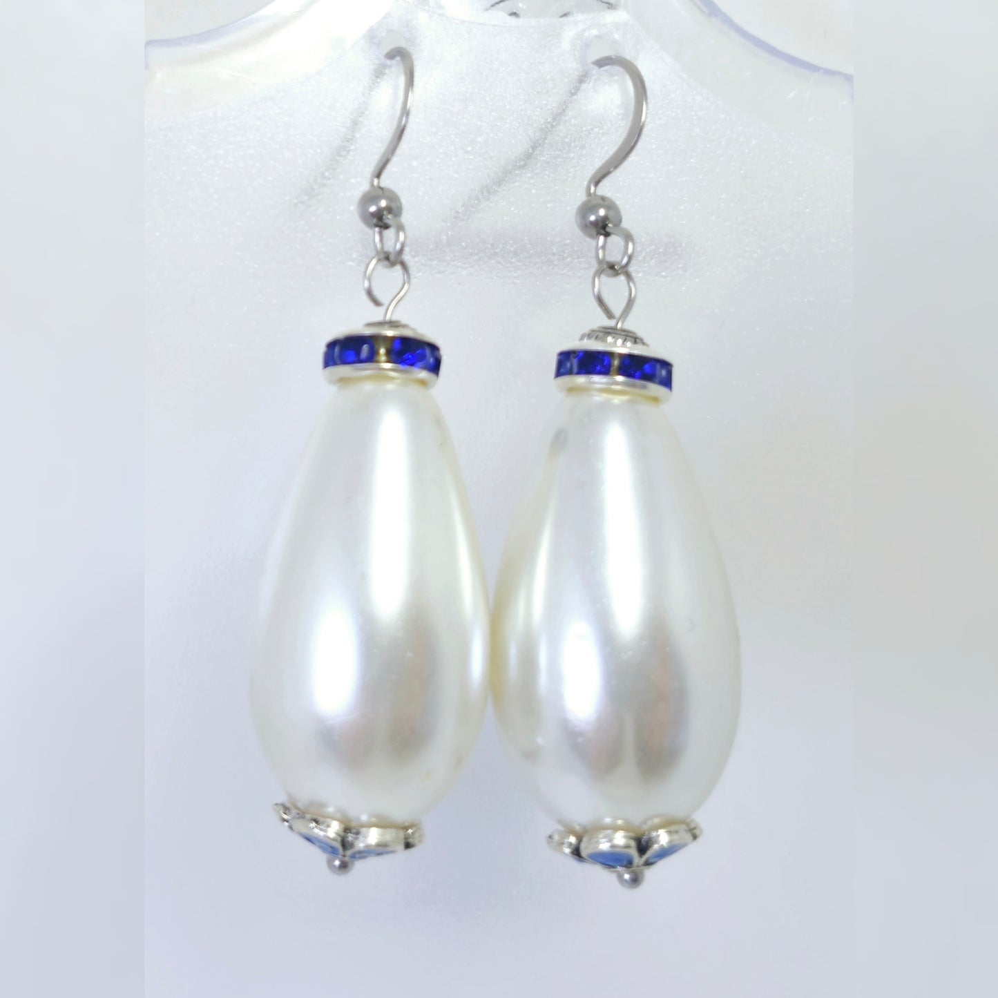 Blue pearls