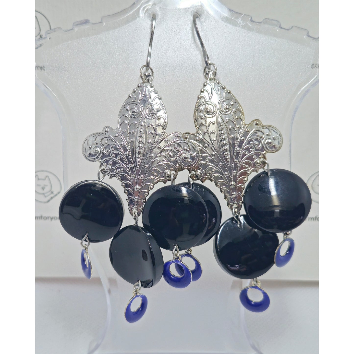 Handmade - Oorbellen groot Fleur de lis met zwart