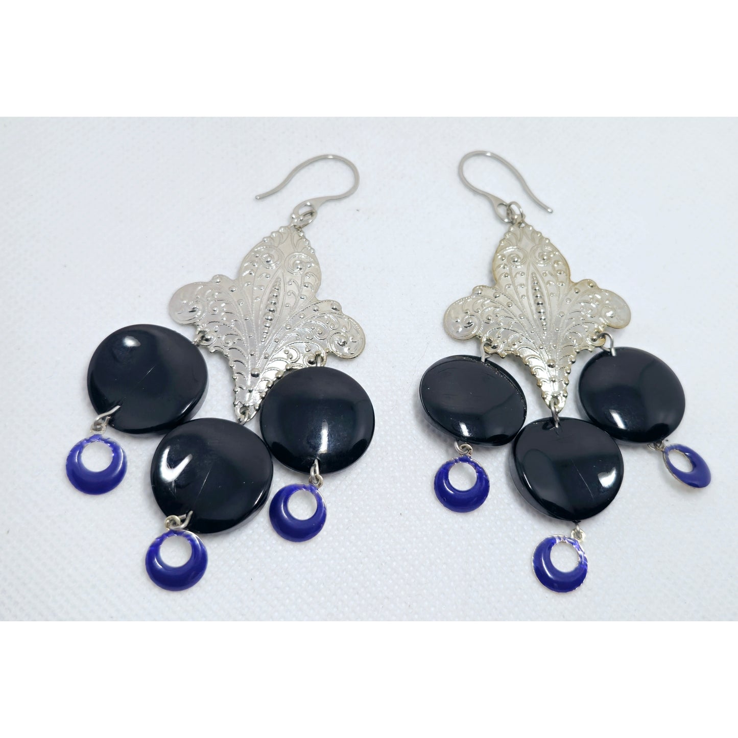 Handmade - Oorbellen groot Fleur de lis met zwart