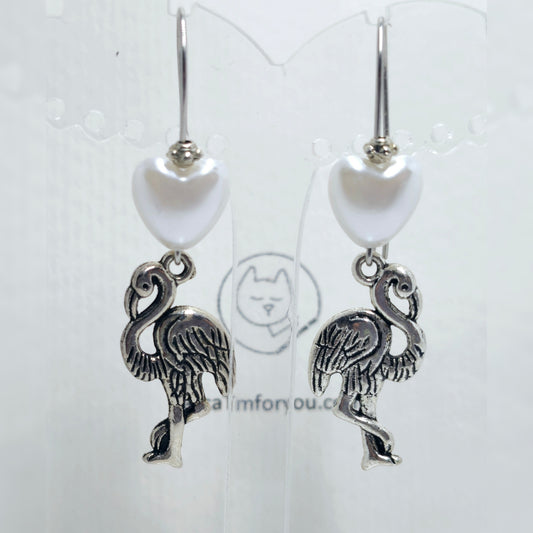 Oorbellen flamingo met parelhart