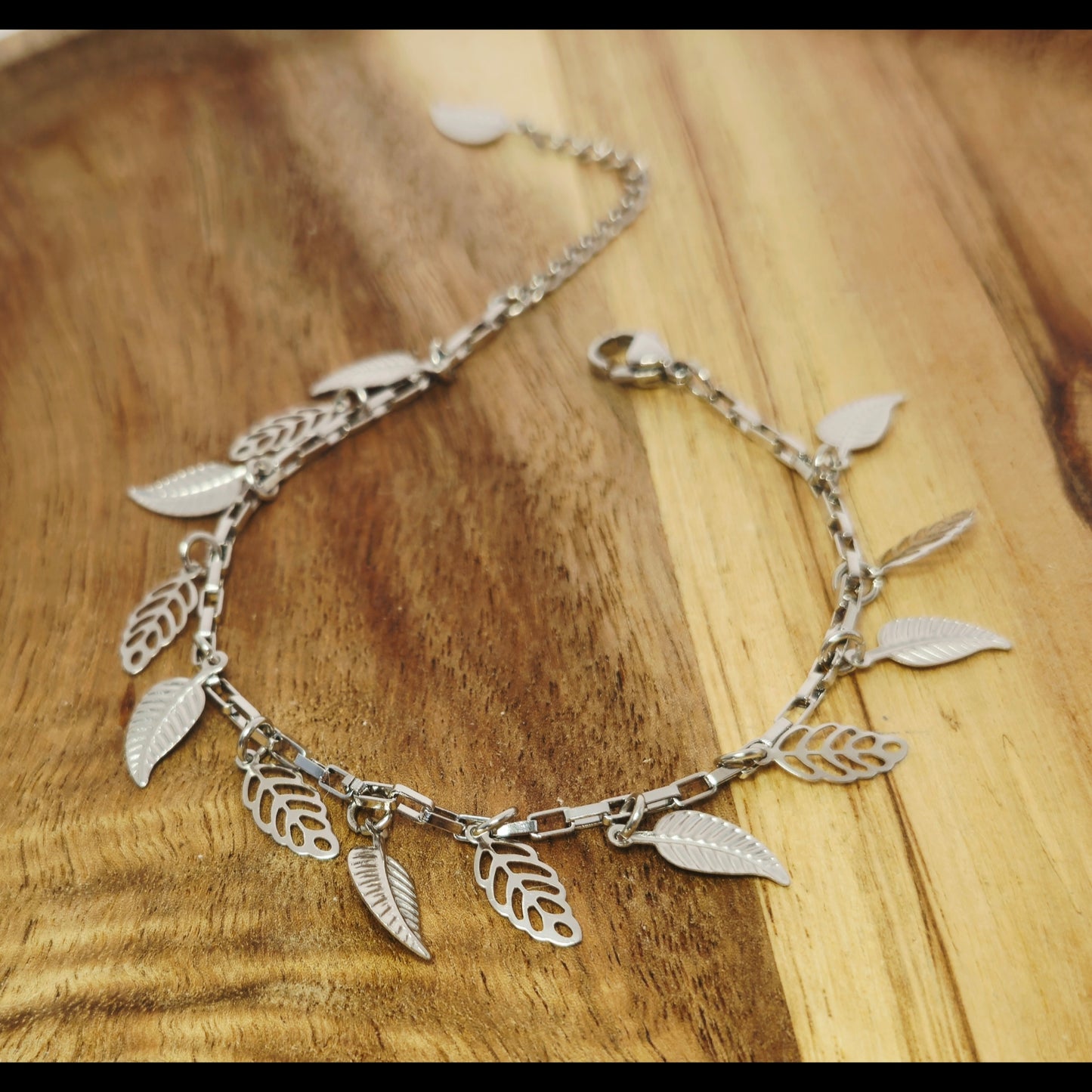 Armband zilverkleurig  blaadjes