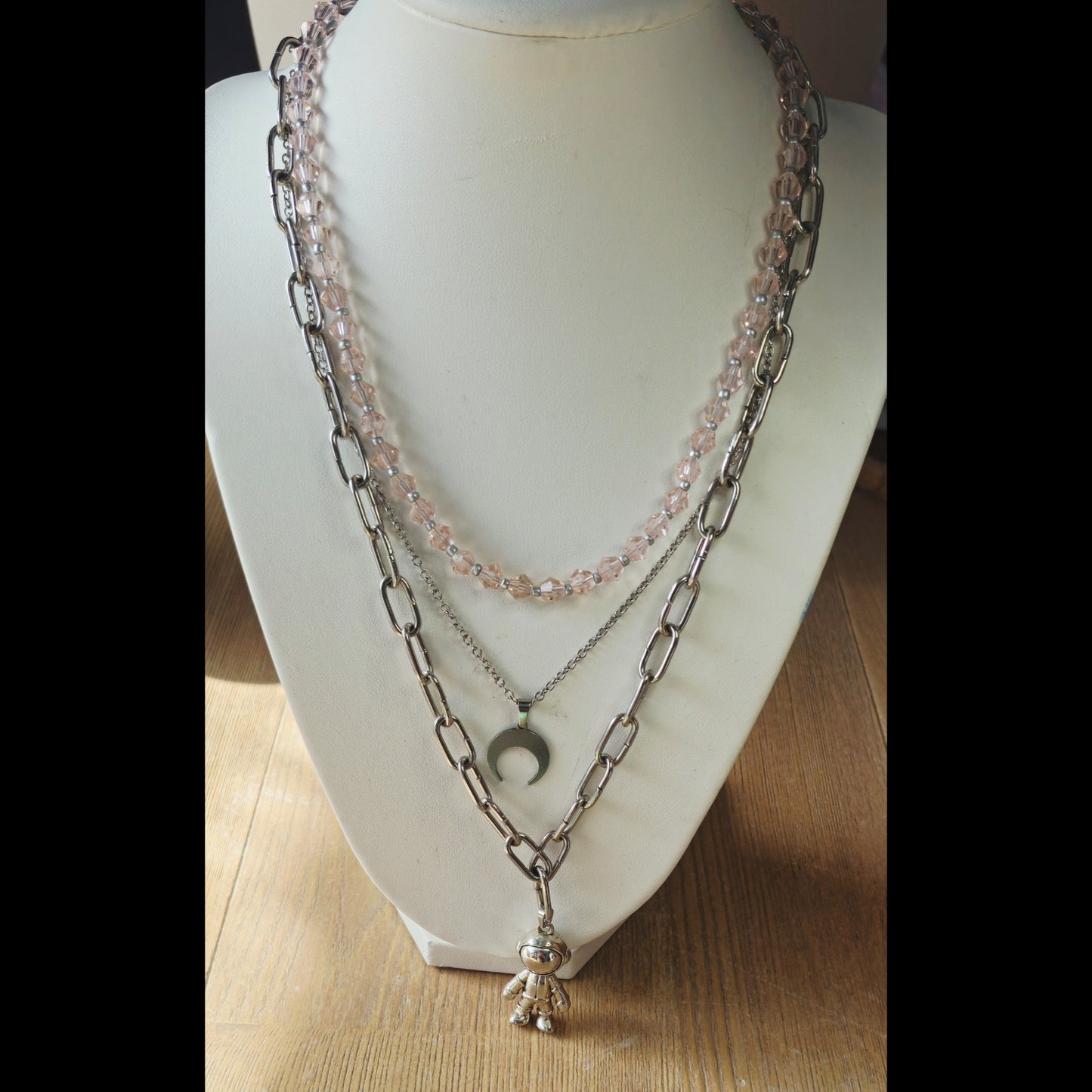 Drie-laagse ketting astronaut