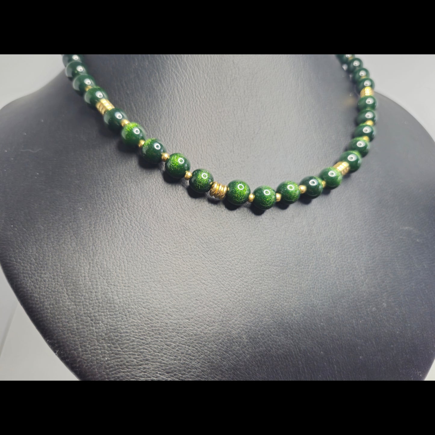 Ketting groene zandsteen